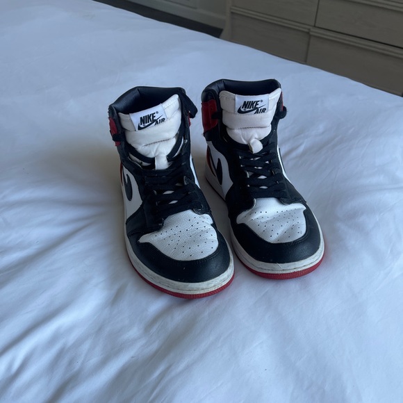 Women’s Air Jordan 1 Retro High ‘Satin Black Toe’ - Size US 9 W - Picture 6 of 9